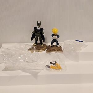 Dragon Ball Capsule Vegeta and Cell Figurine Set